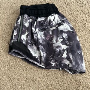 lululemon 2.5 inch hotty hots